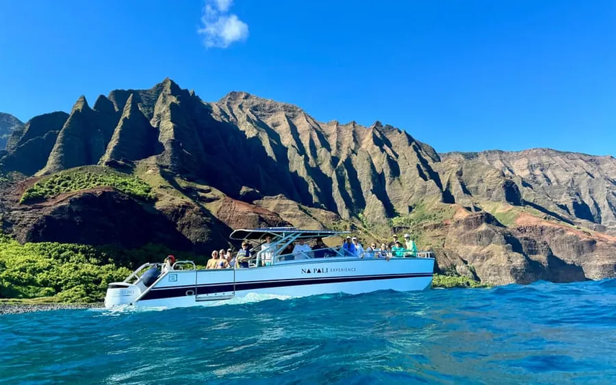 Kauai: Na Pali Coast Deluxe Power Catamaran Tour