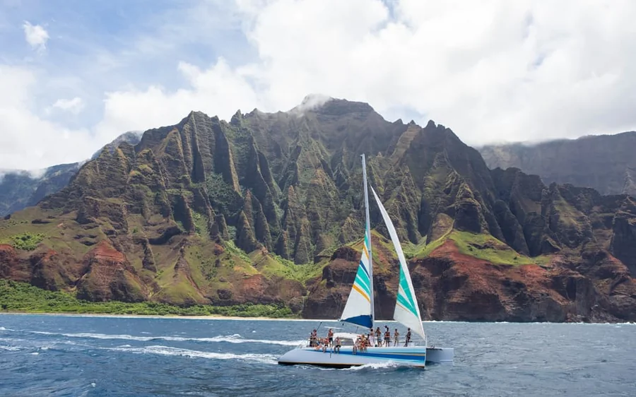 Kauai: Napali Coast Sunset Sailboat Tour with Dinner