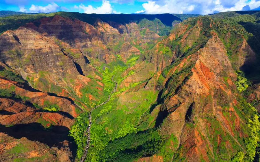 Lihue: Deluxe Waterfall Safari Helicopter Tour